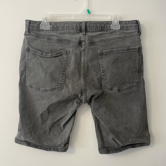 TOPMAN Distressed Shorts - Picture 2 of 8